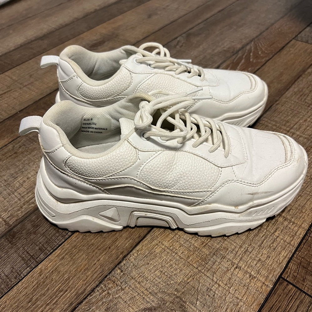 White Athletic Shoes with Chunky Sole and Breathable Upper